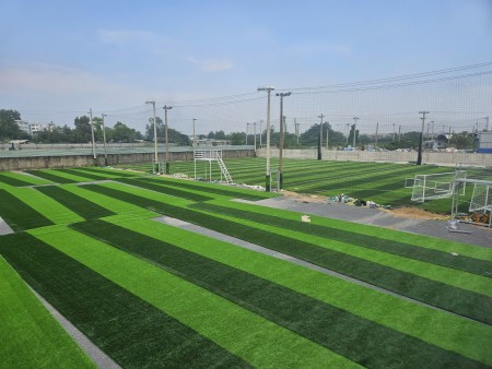 Thi công sân bóng cỏ nhân tạo
