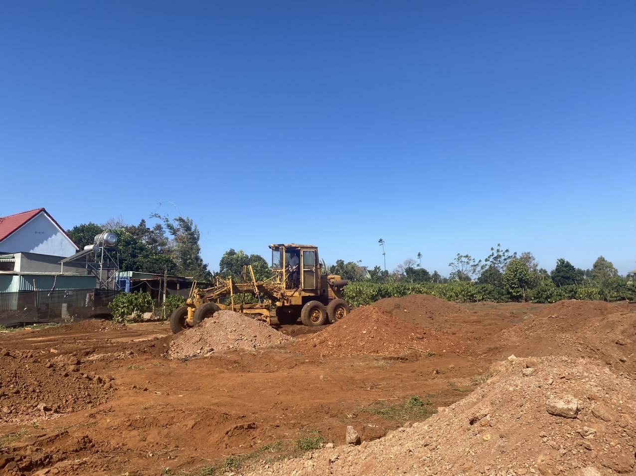 Thi công sân bóng cỏ nhân tạo